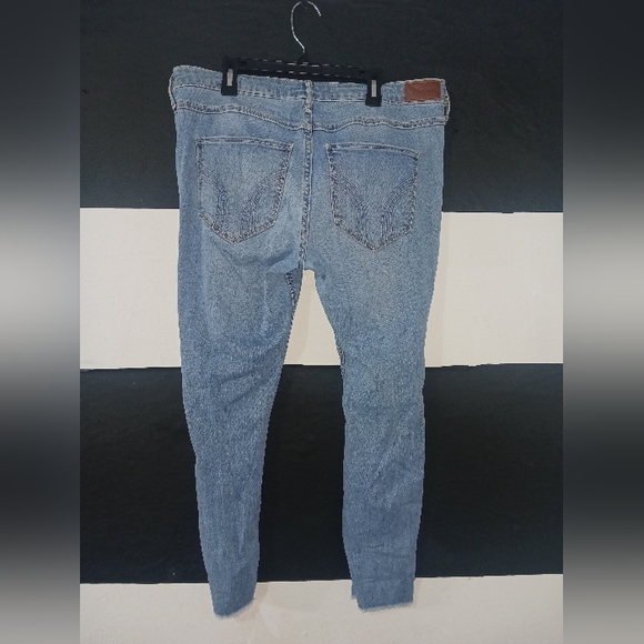 Hollister Women Mide Rise Crop Super Skinny Ripped Jeans - Picture 8 of 8